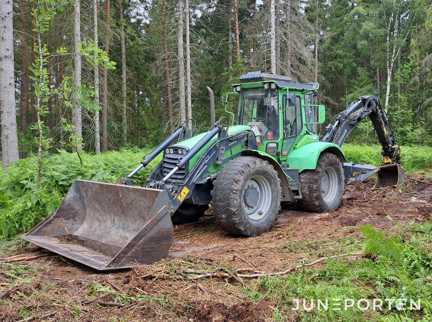 Traktorgrävare Lännen 860C med redskap