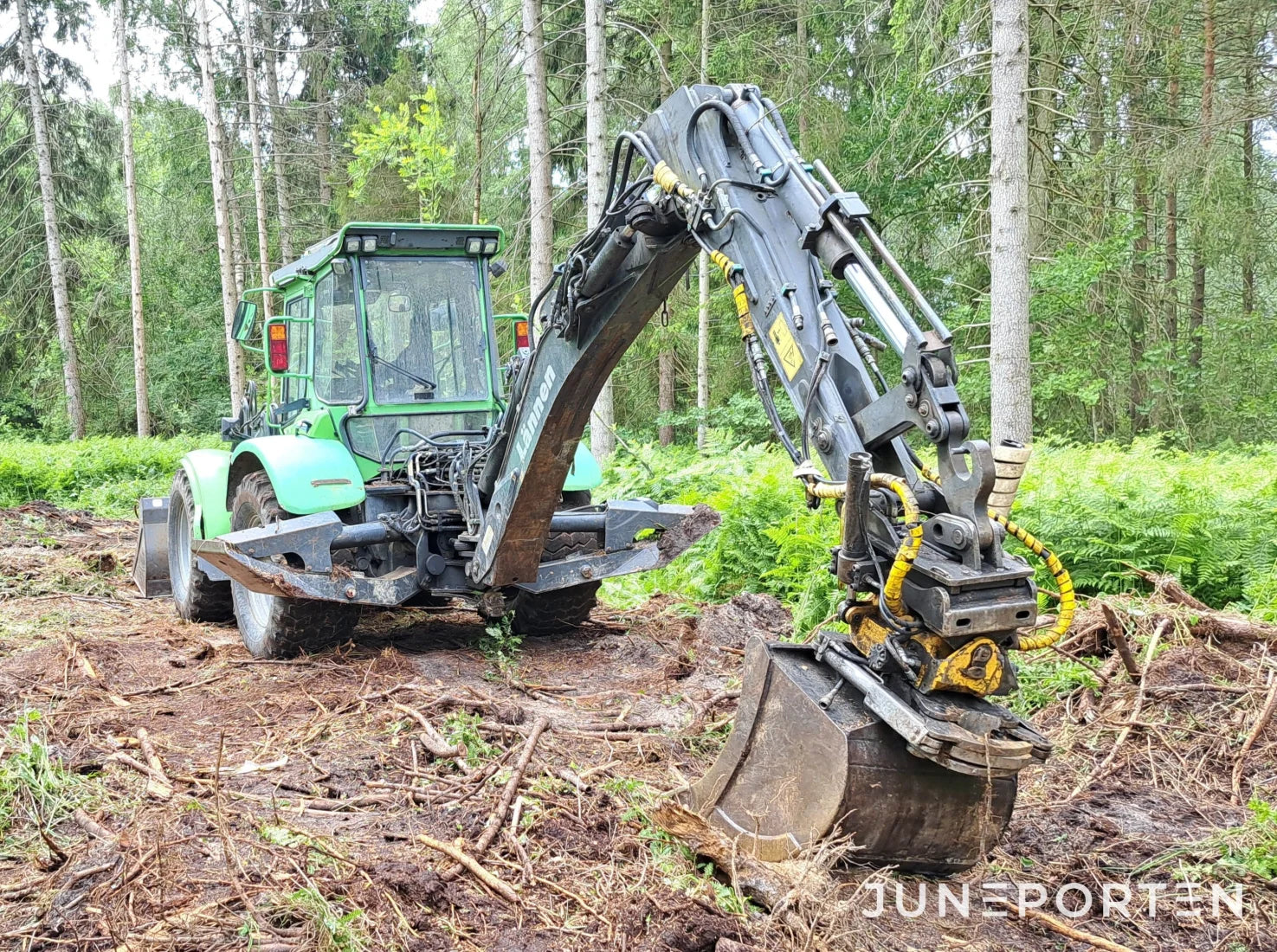 Traktorgrävare Lännen 860C med redskap