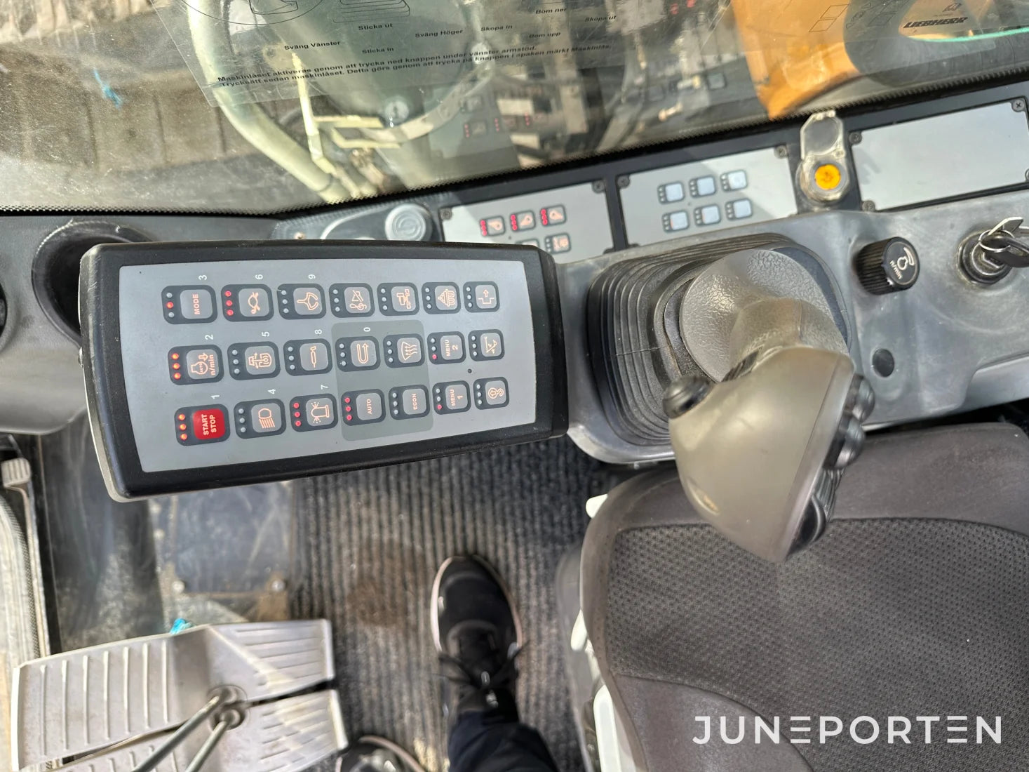 Bandgrävare Liebherr R914 Compact med tiltrotator