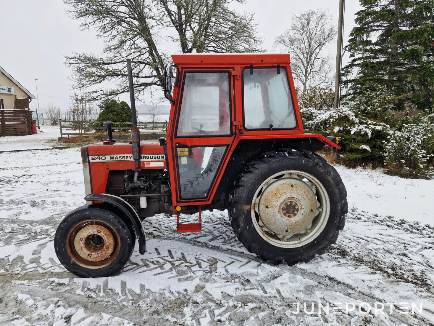 Massey Ferguson 240-2