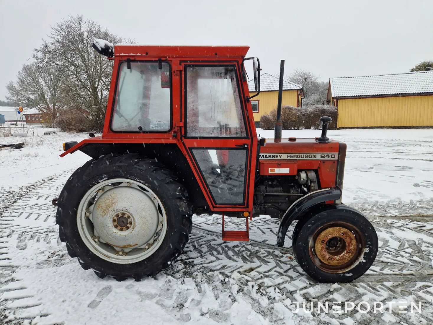 Massey Ferguson 240-2