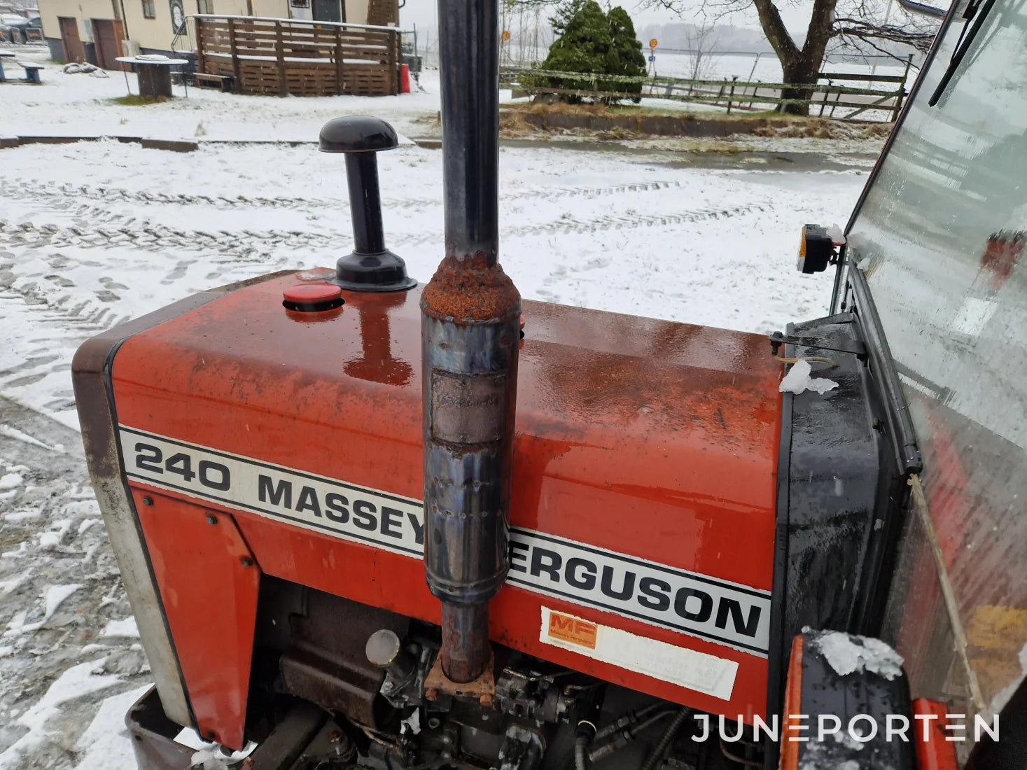 Massey Ferguson 240-2