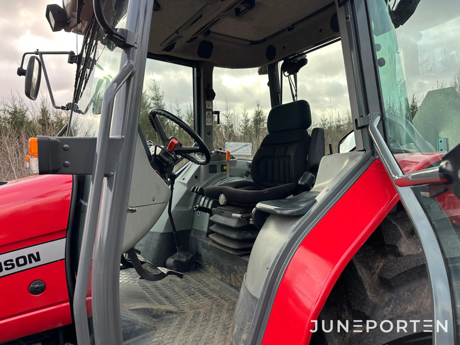 Massey Ferguson 4255 4WD