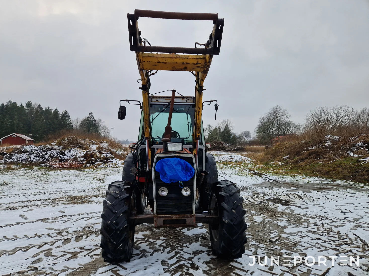 Massey Ferguson 690 MP med Trima lastare