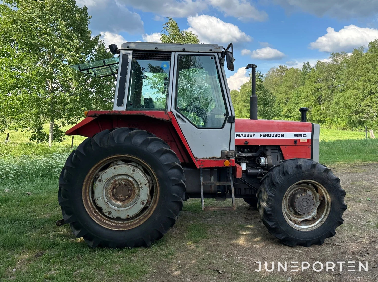 Massey Ferguson 690 4WD