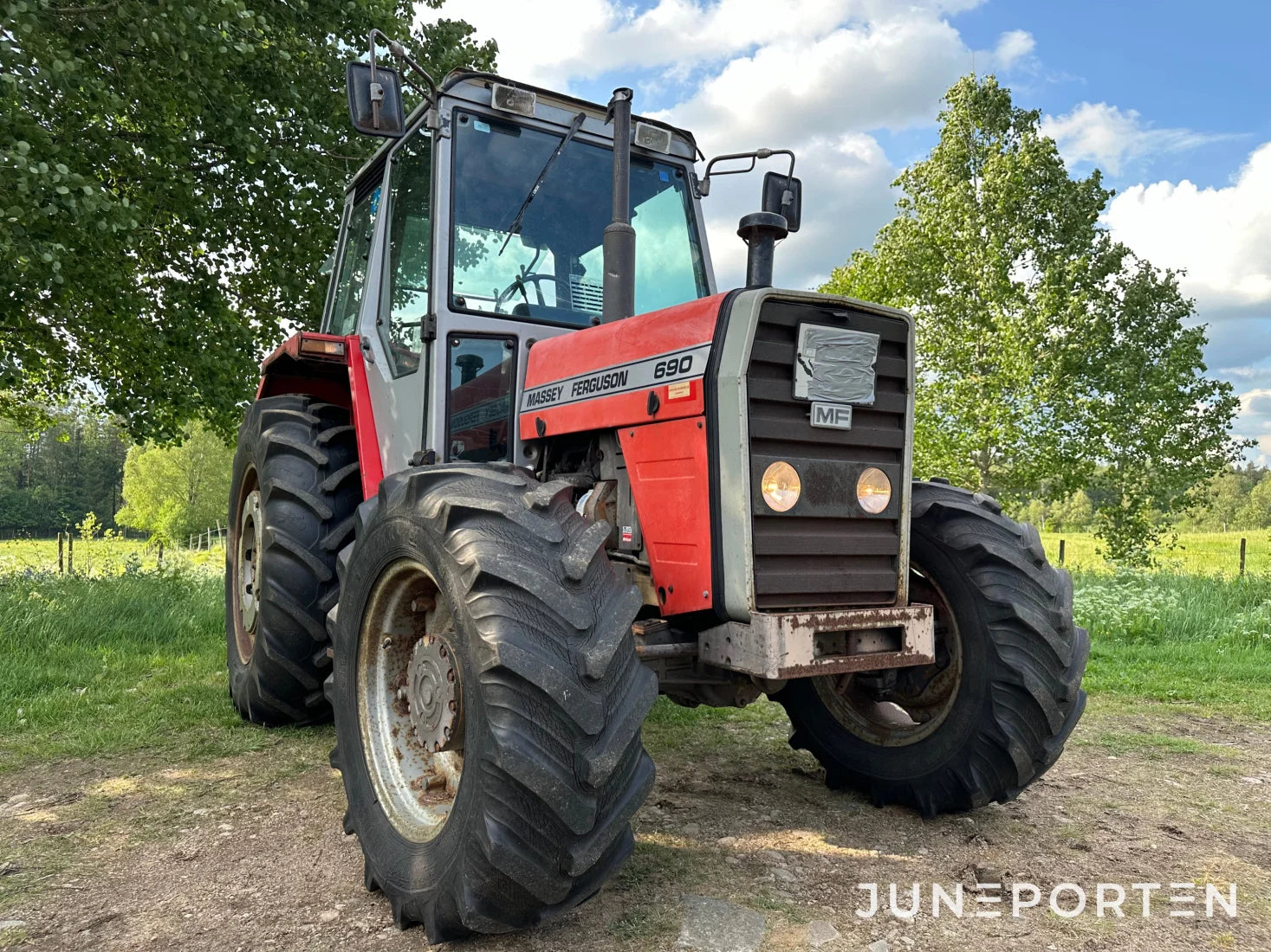 Massey Ferguson 690 4WD