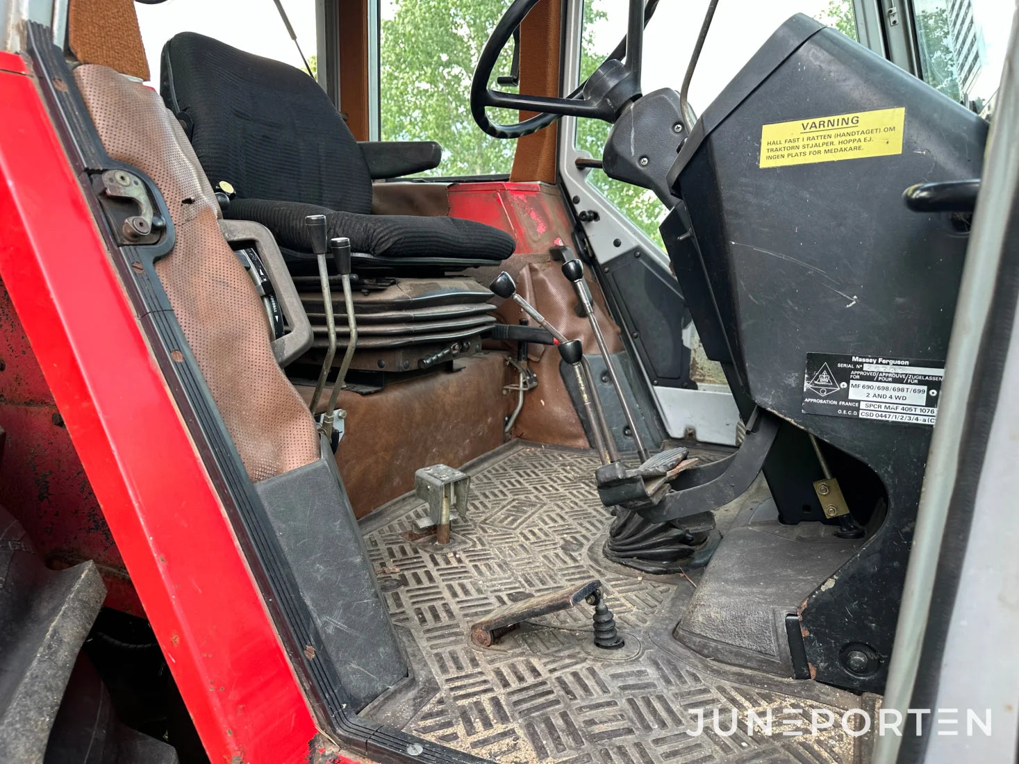 Massey Ferguson 690 4WD