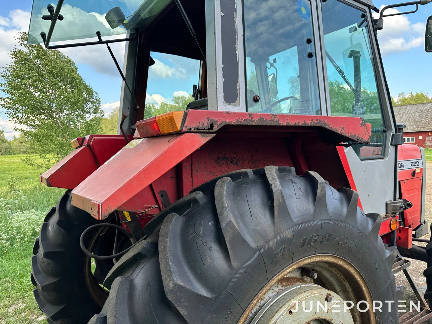 Massey Ferguson 690 4WD