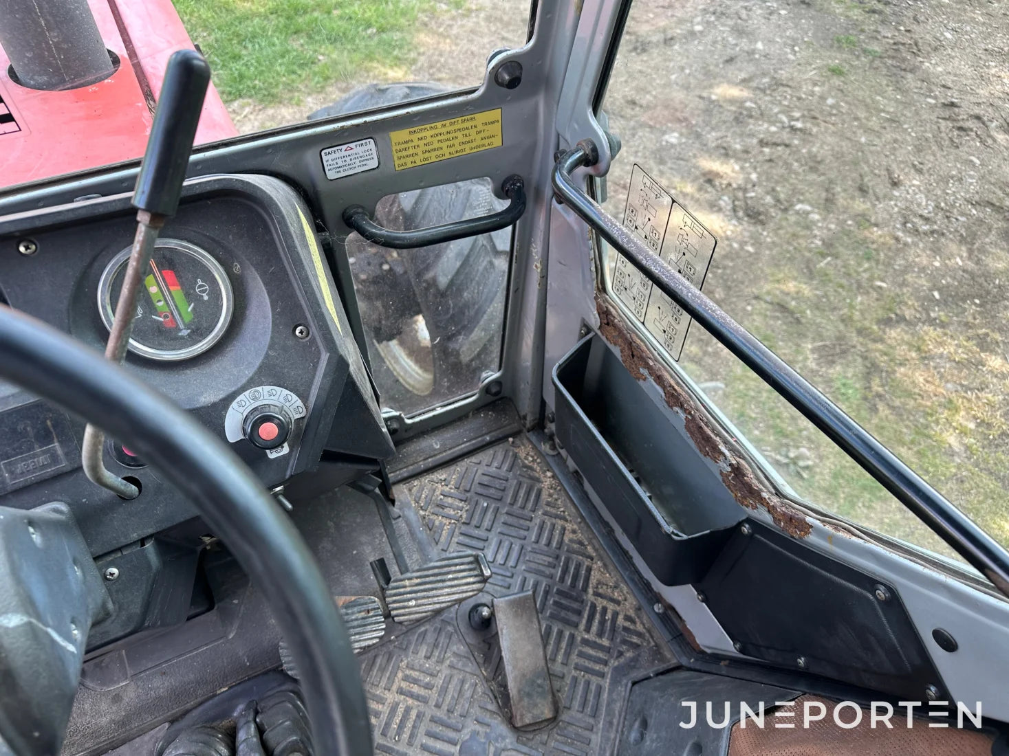 Massey Ferguson 690 4WD