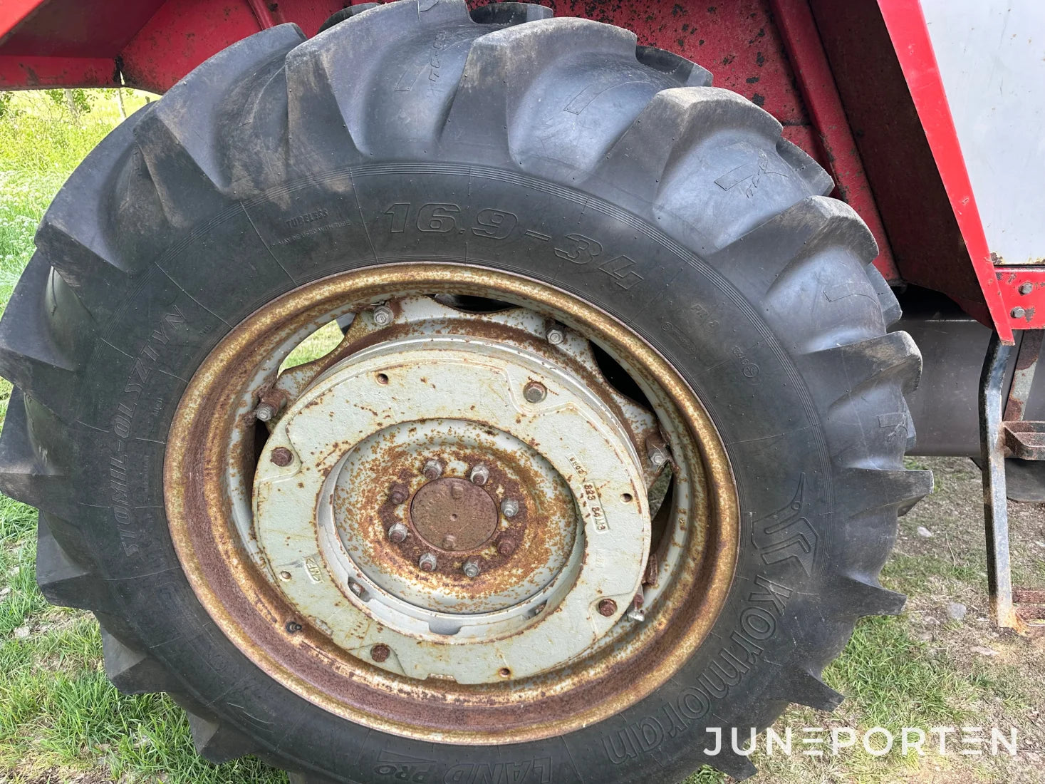 Massey Ferguson 690 4WD