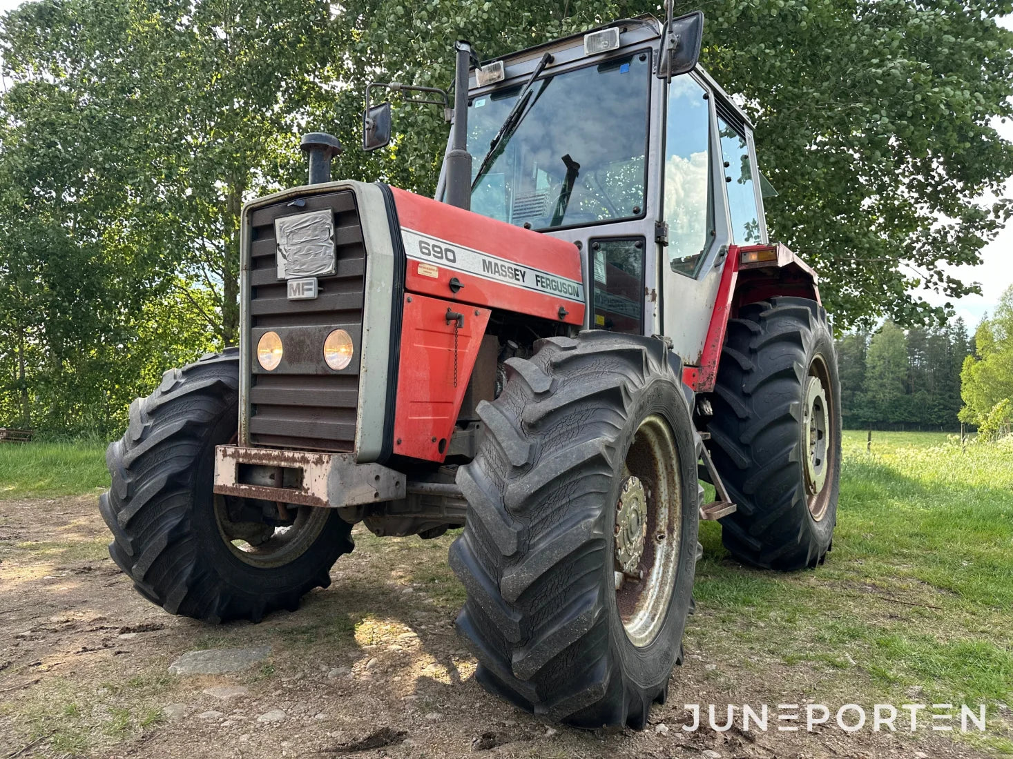 Massey Ferguson 690 4WD