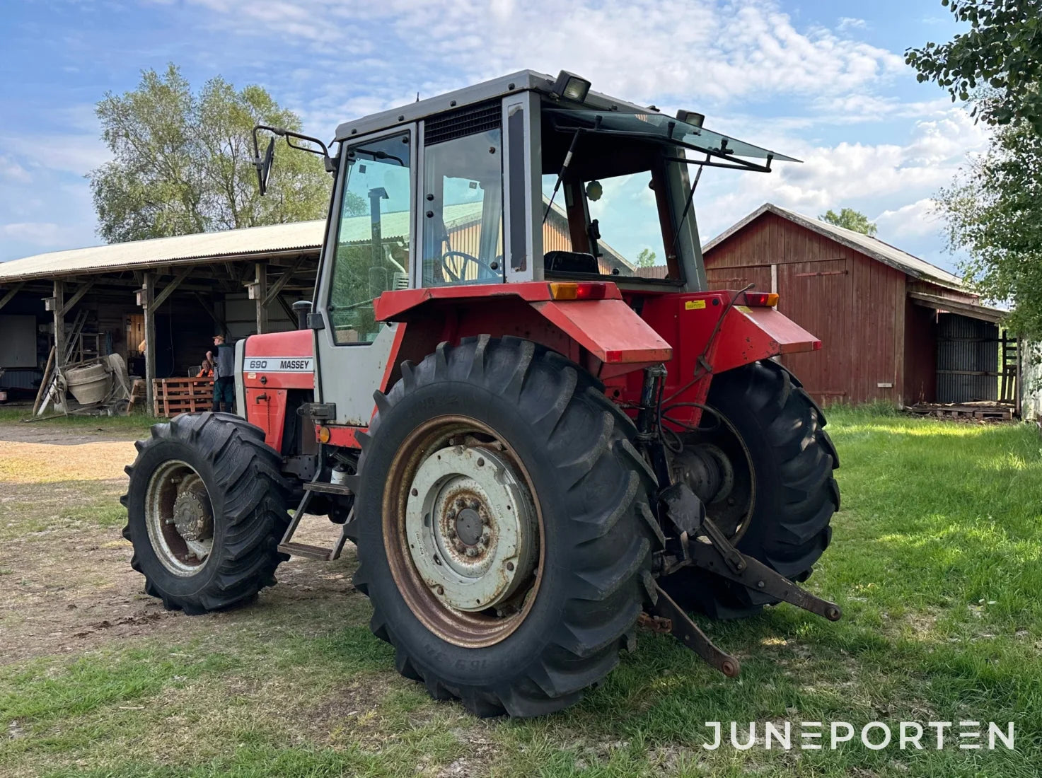 Massey Ferguson 690 4WD