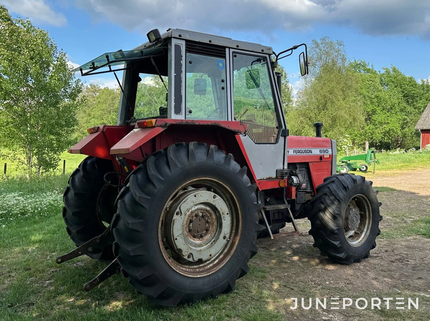 Massey Ferguson 690 4WD