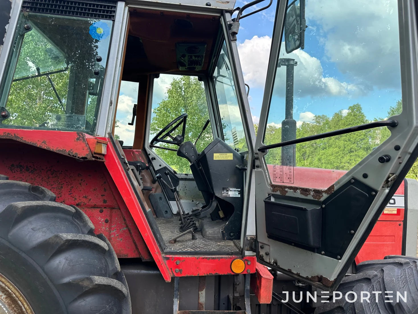 Massey Ferguson 690 4WD