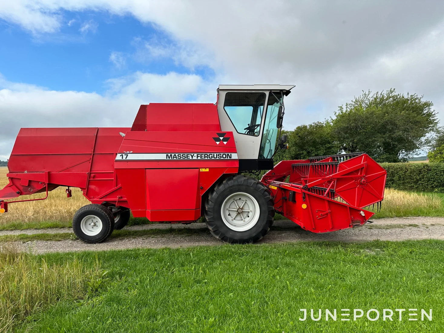 Skördetröska Massey Ferguson 17