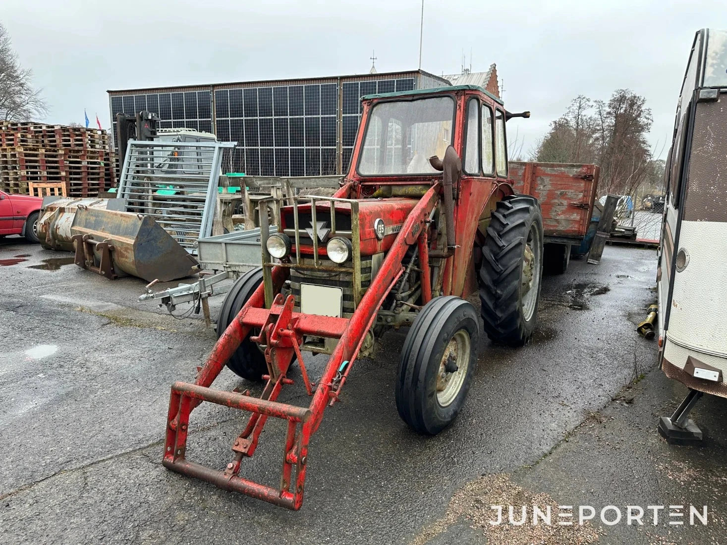 Massey Ferguson 135 med lastare