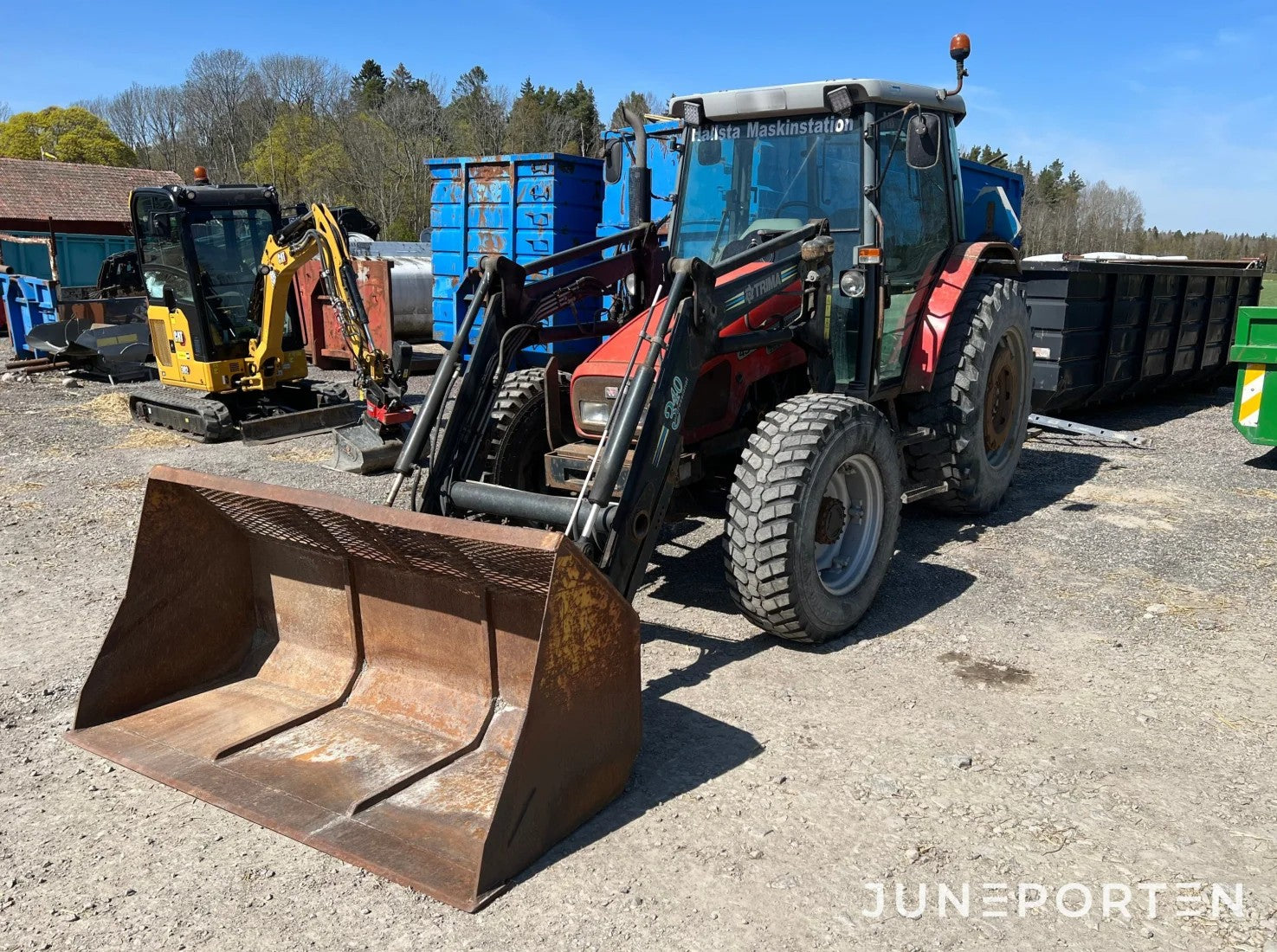 Massey Ferguson 4345 med lastare och skopa