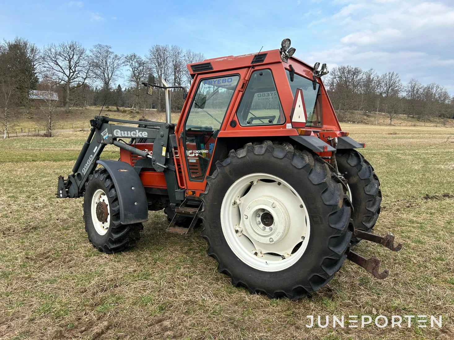 New Holland 110-90 med lastare