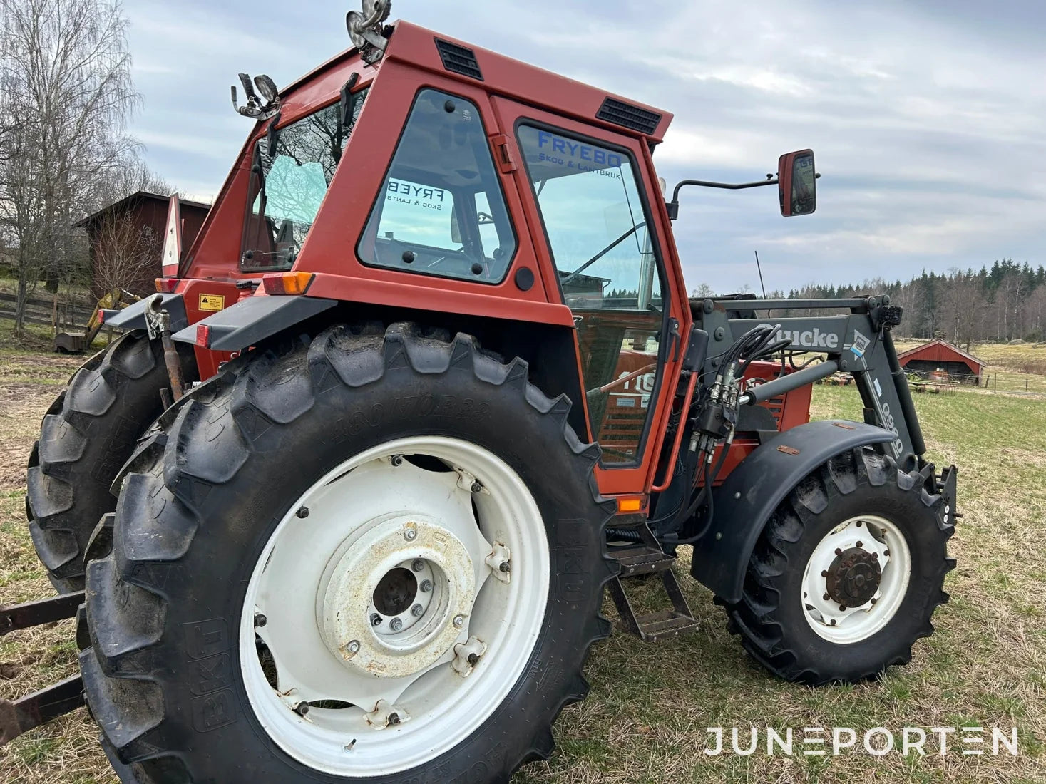 New Holland 110-90 med lastare