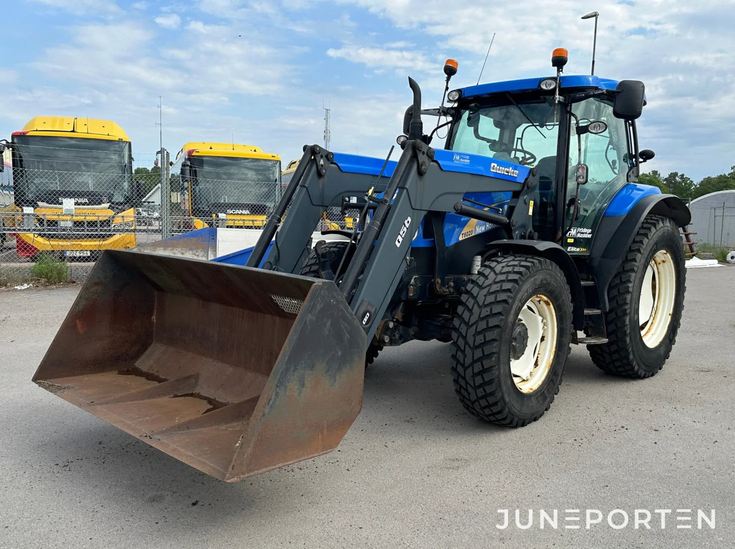 New Holland T 6020 med lastare & frontlyft