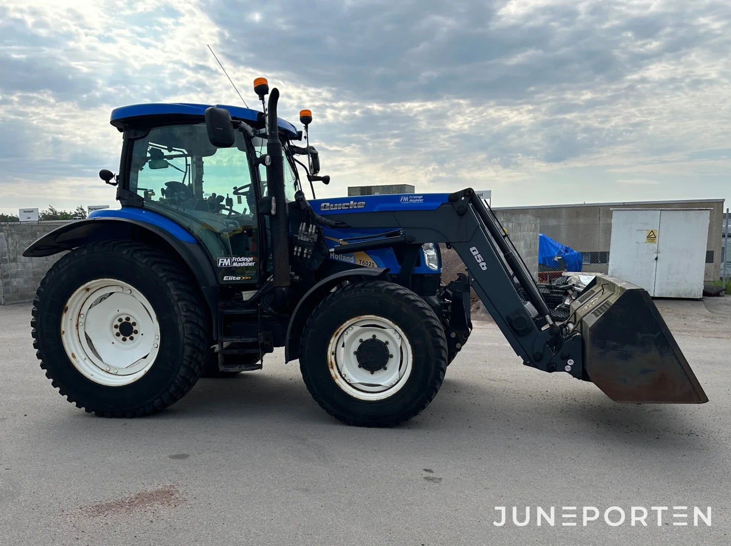 New Holland T 6020 med lastare & frontlyft