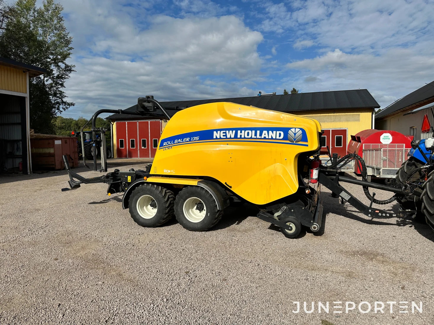 Rundbalspress New Holland 135