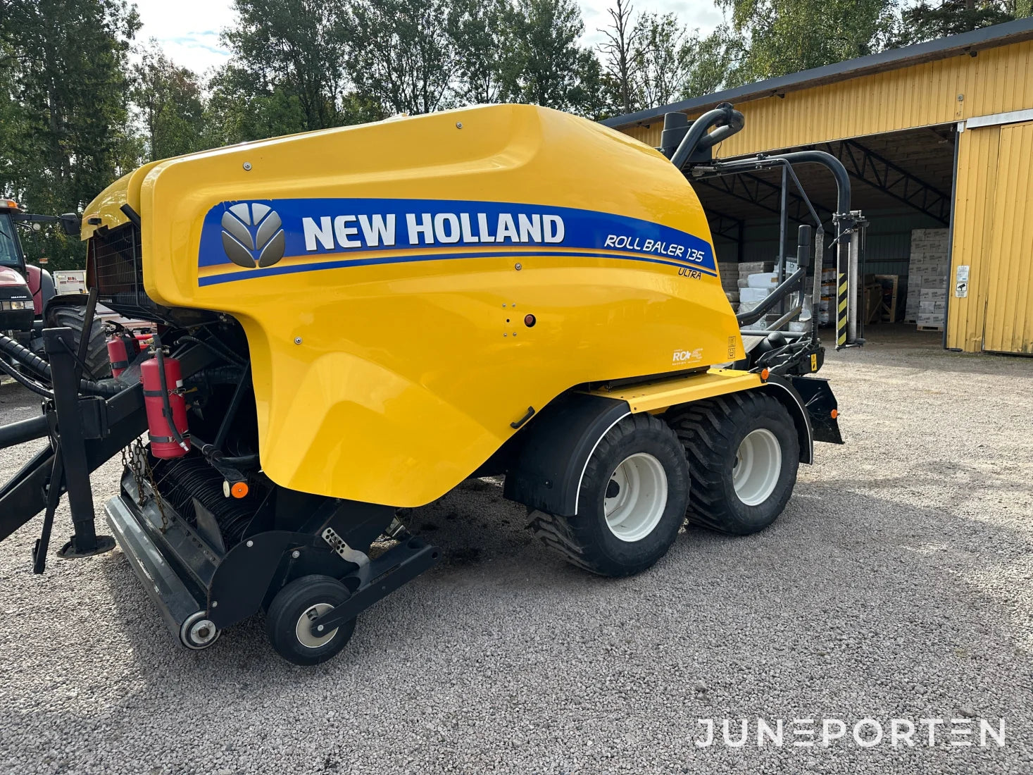 Rundbalspress New Holland 135