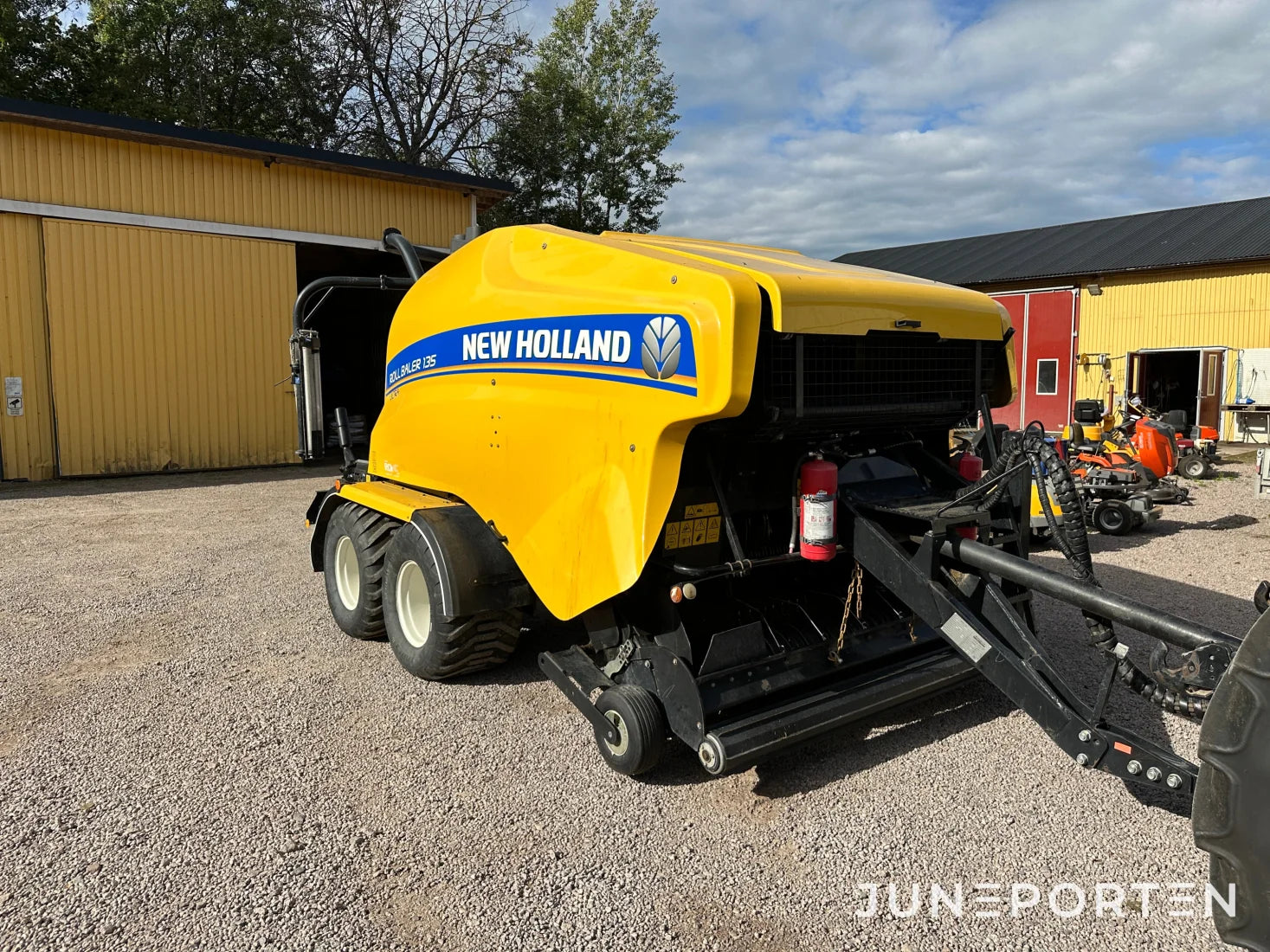 Rundbalspress New Holland 135