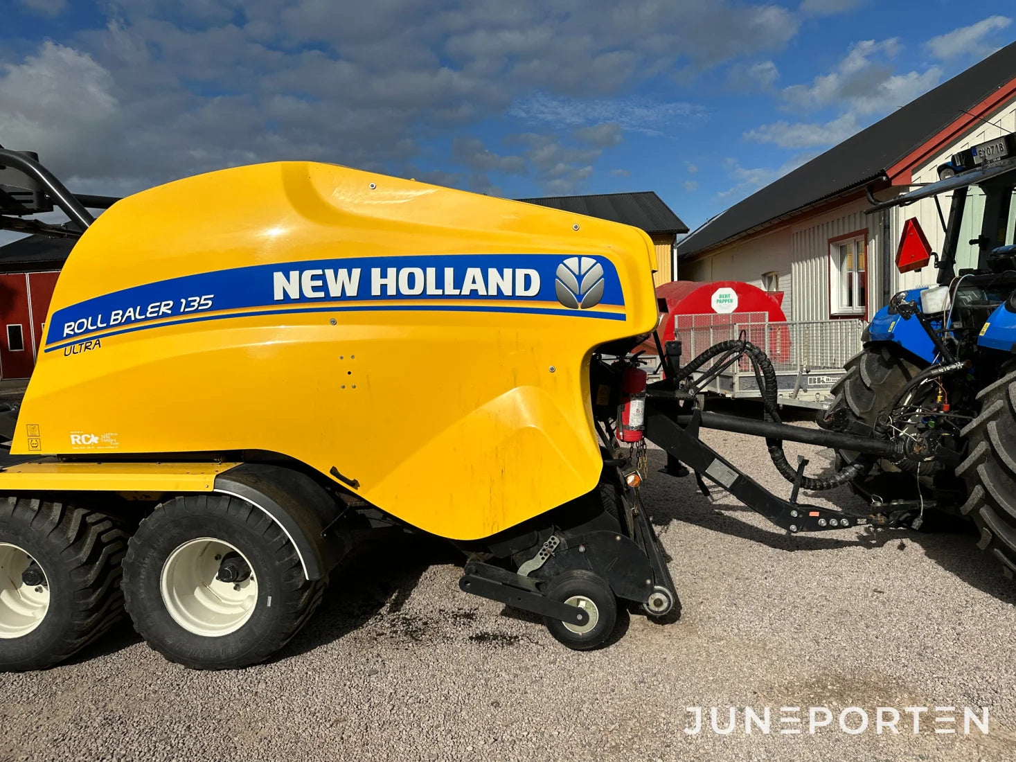 Rundbalspress New Holland 135