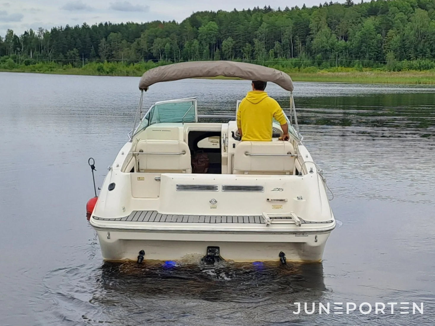 Sea Ray 215 Express Cruiser