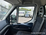 Skåpbil Iveco Daily med bakgavellyft