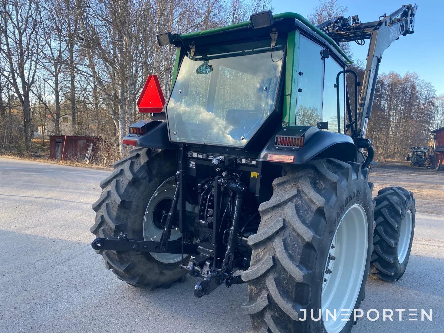 Skogsbyggd Valtra 700