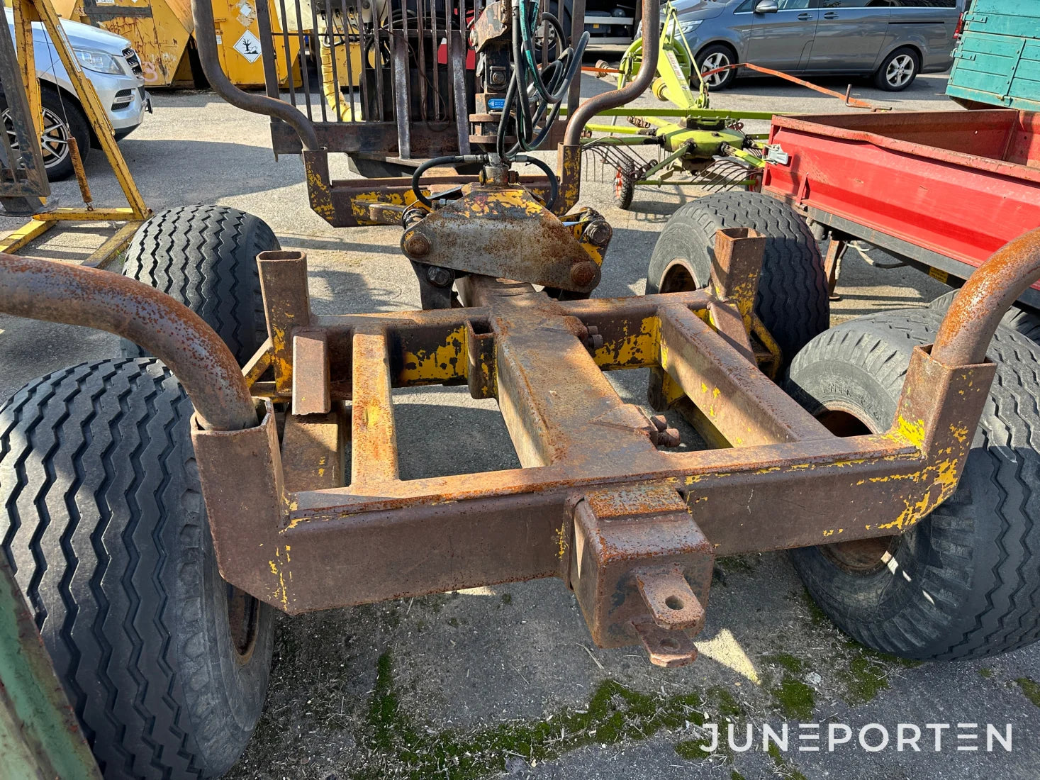 Skogsvagn med kran Patruuna 860
