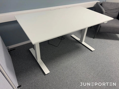 Skrivbord 140cm