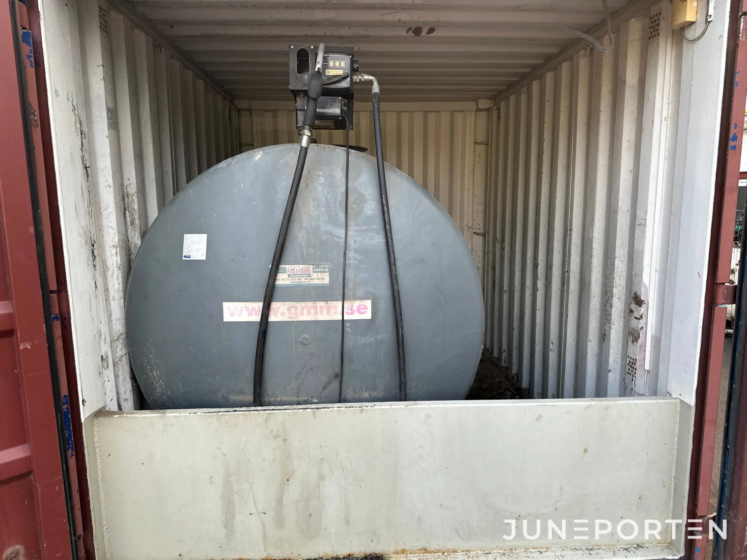 Tank 5,7 kubik i container