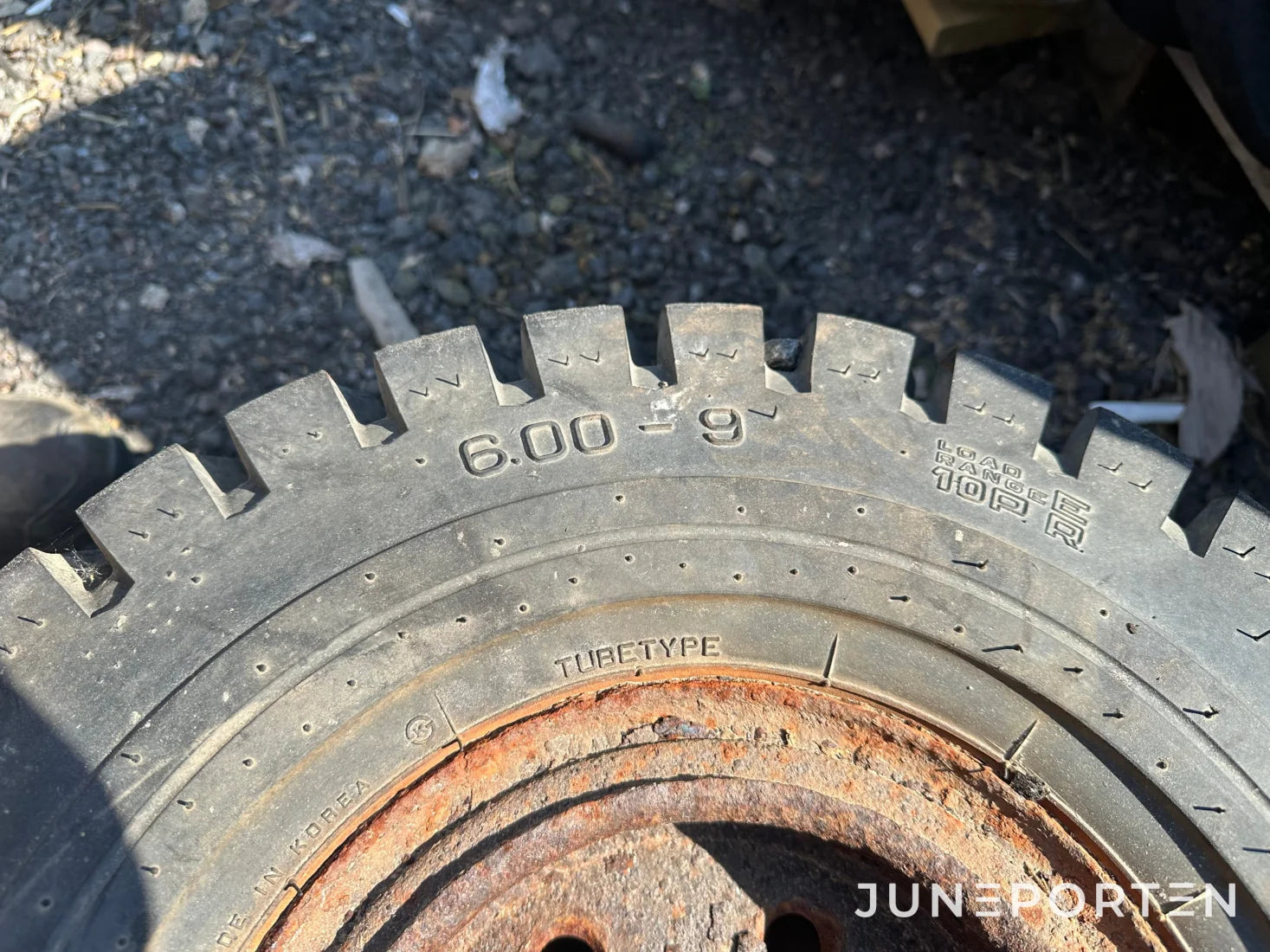 Truckdäck Kumho 6.00-9 med fälg