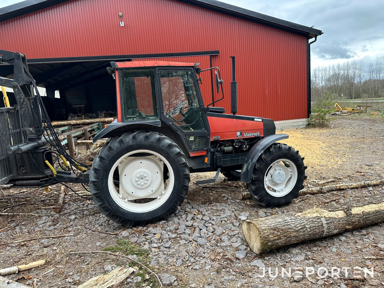 Valmet 465 4WD med Mowi skogsvagn