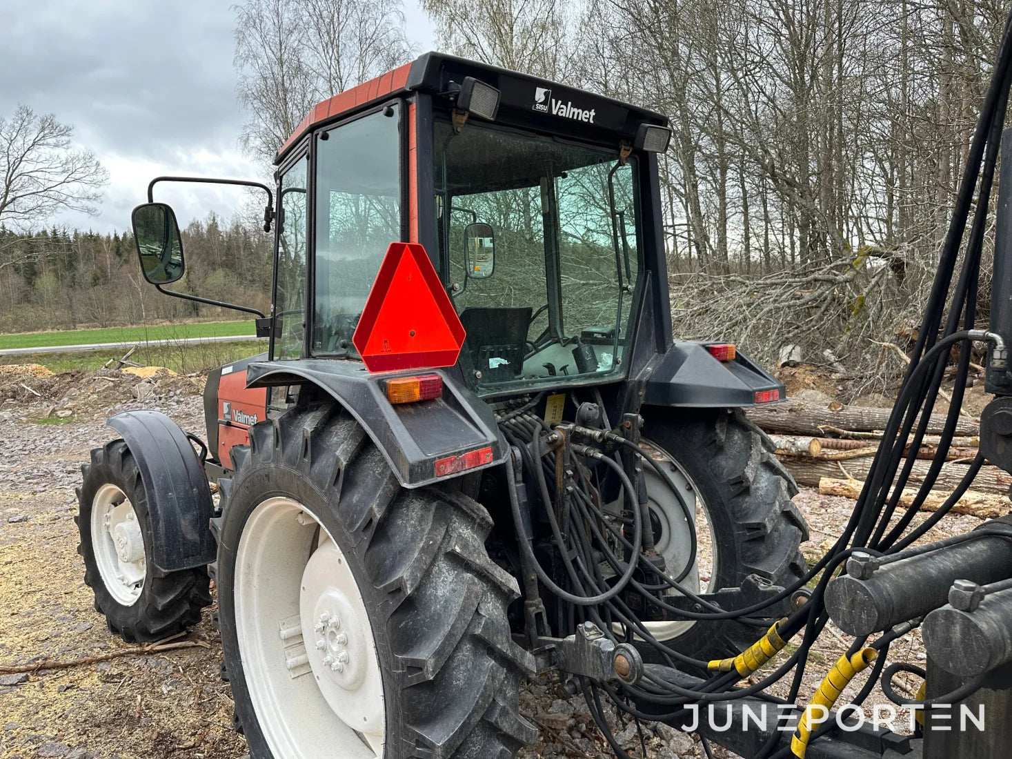 Valmet 465 4WD med Mowi skogsvagn