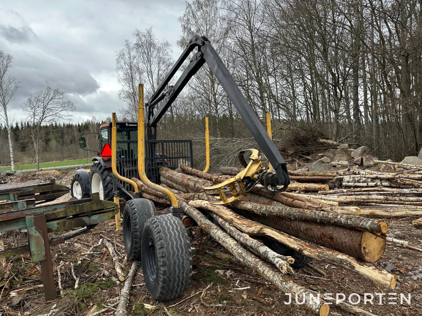 Valmet 465 4WD med Mowi skogsvagn