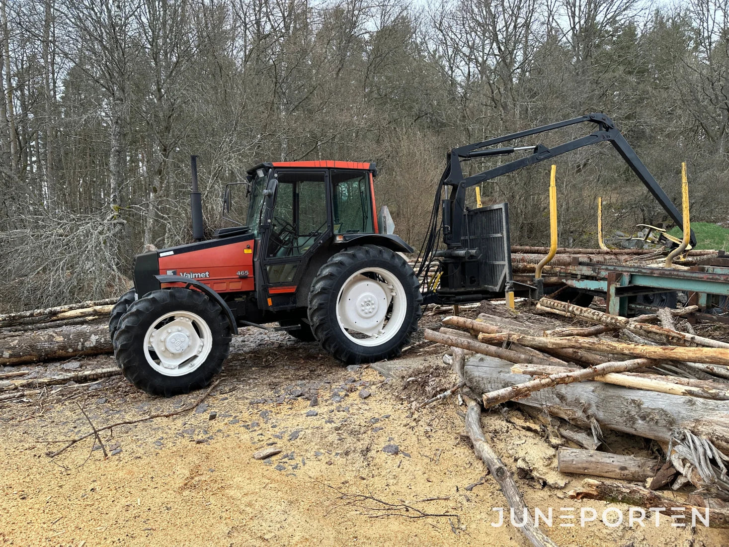 Valmet 465 4WD med Mowi skogsvagn