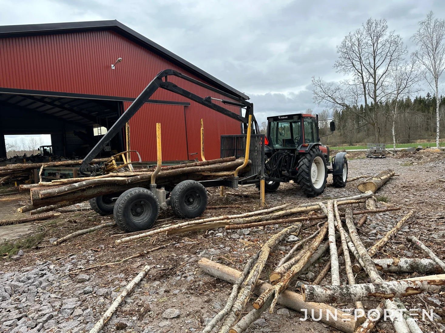 Valmet 465 4WD med Mowi skogsvagn