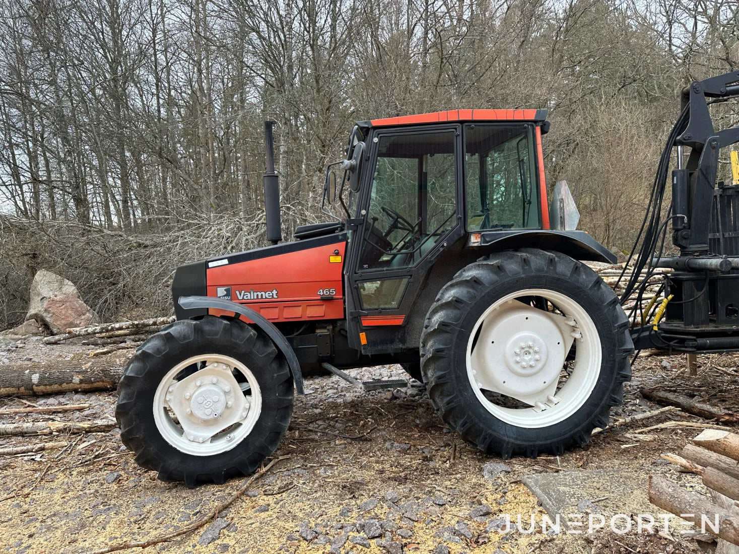 Valmet 465 4WD med Mowi skogsvagn