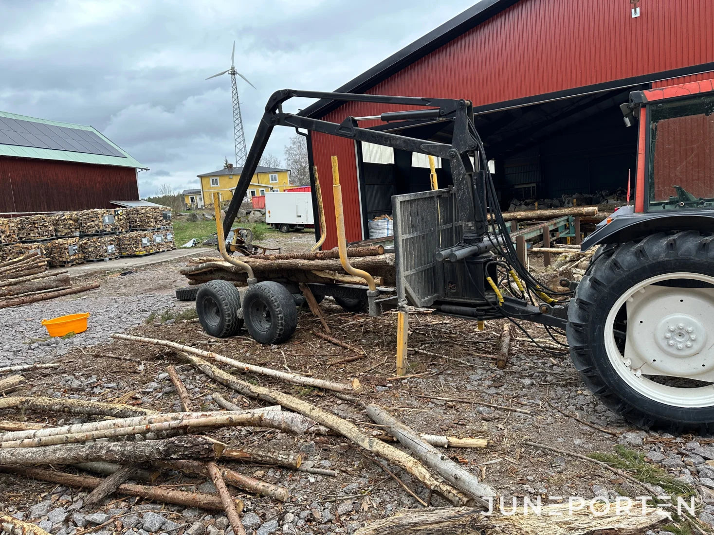 Valmet 465 4WD med Mowi skogsvagn