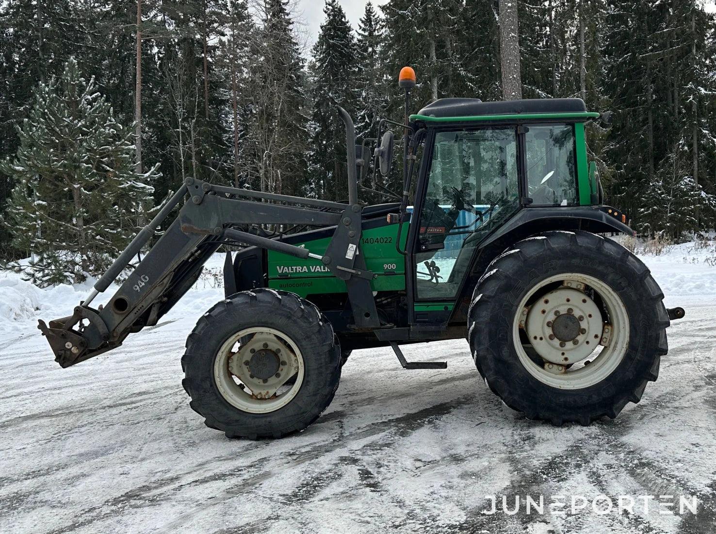 Valtra 900 med lastare