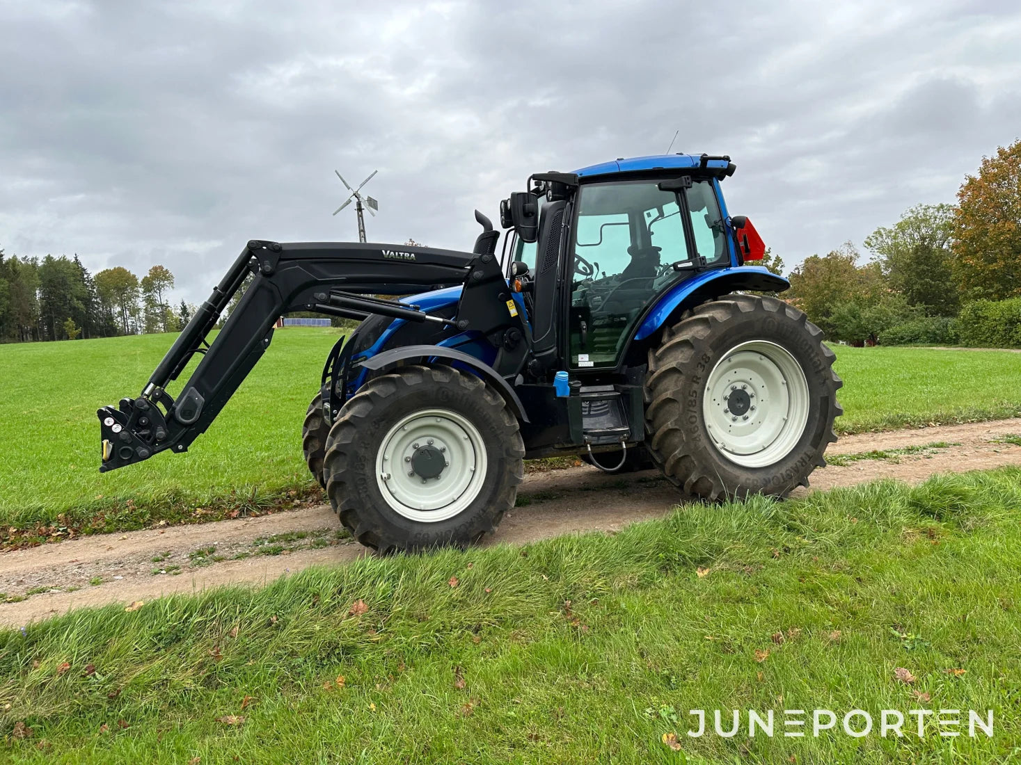 Valtra N 104 Hitech 5 med lastare