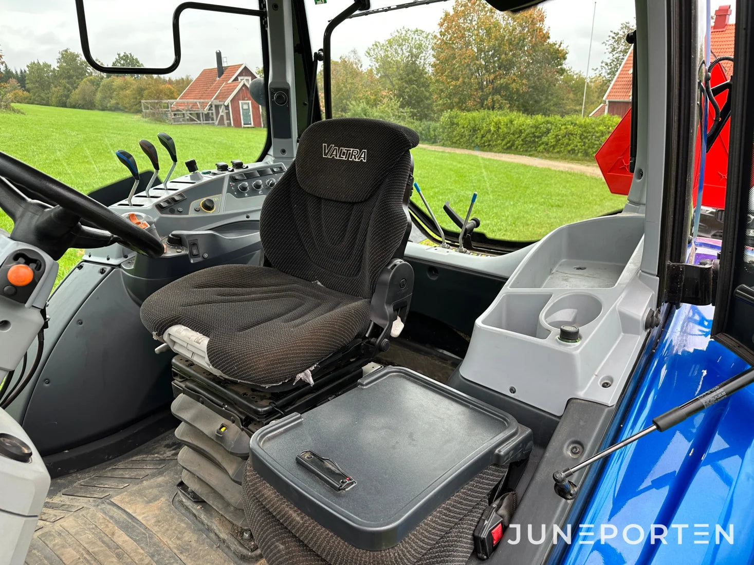 Valtra N 104 Hitech 5 med lastare