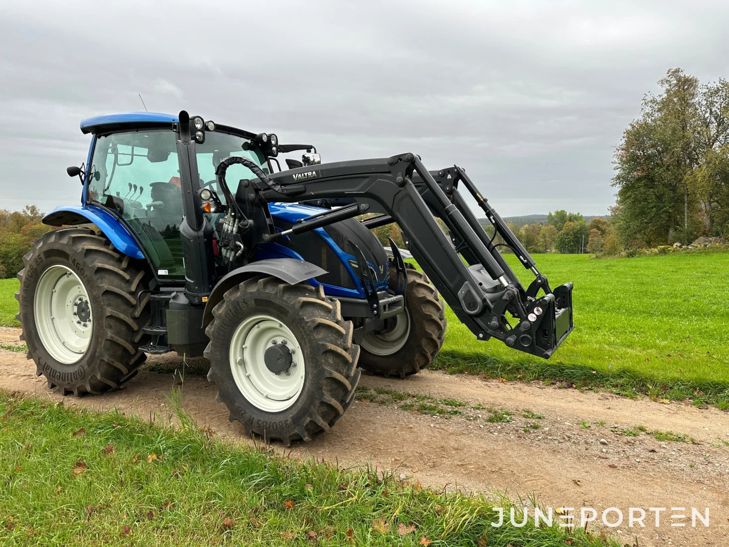 Valtra N 104 Hitech 5 med lastare