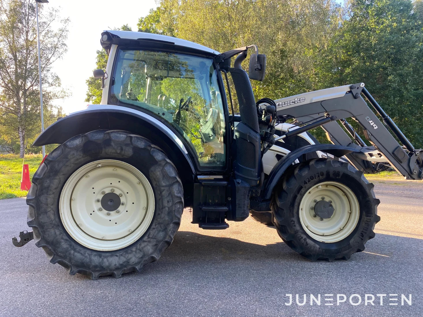 Valtra N 114 med lastare