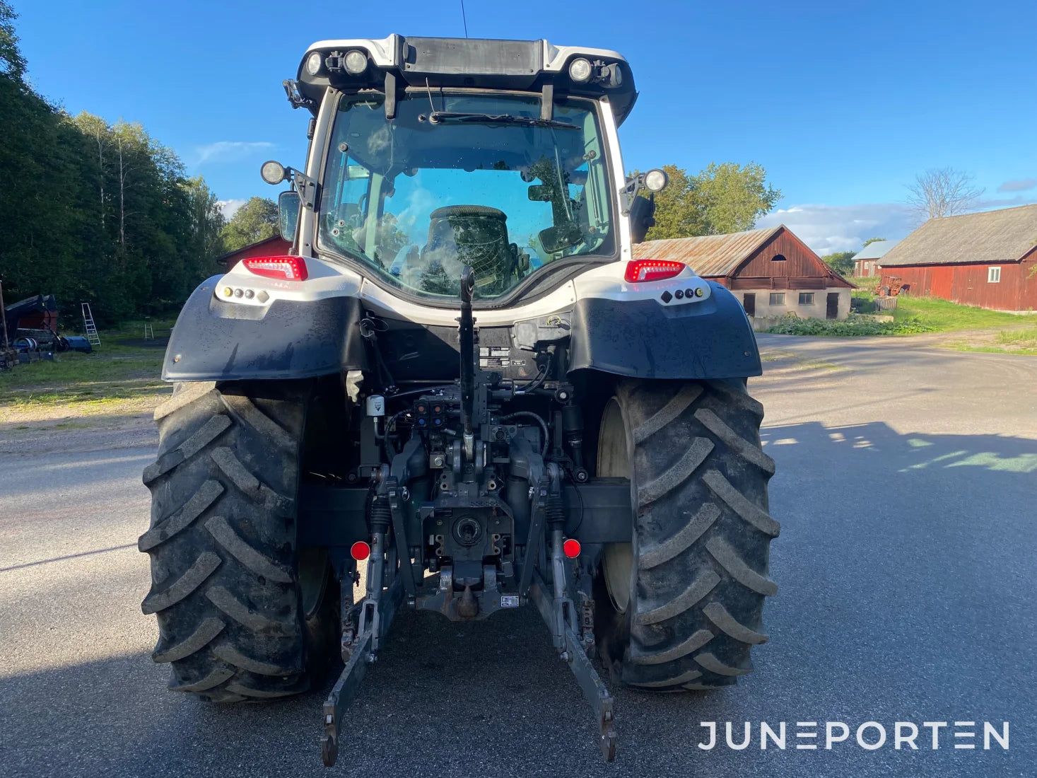 Valtra N 114 med lastare