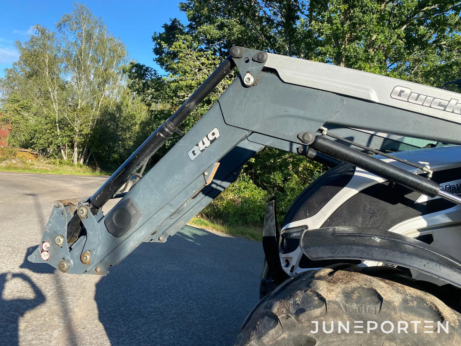 Valtra N 114 med lastare